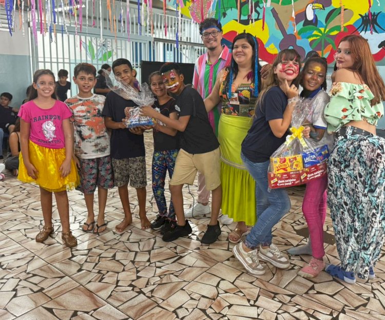 2ª edição da “Festa das Cores” leva alegria e muita música ao pátio da Escola Ephigênia
