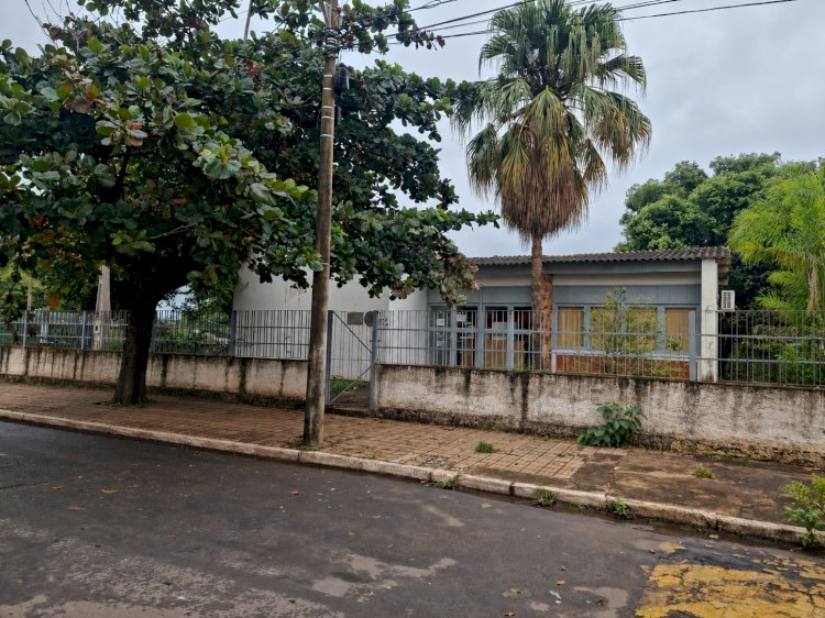 Meio Ambiente fiscaliza falta de árvores no calçamento público de Bariri; imóveis sem plantio serão notificados