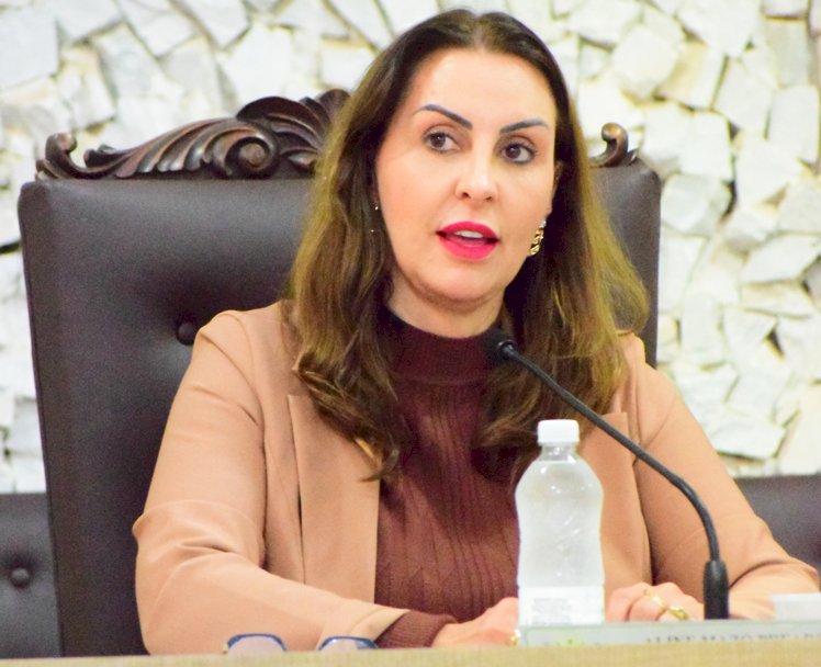 Vereadora questiona assessoria educacional de R$ 360 mil; Prefeitura de Bariri justifica investimento com retorno de R$ 31 milhões em recursos via Fundeb