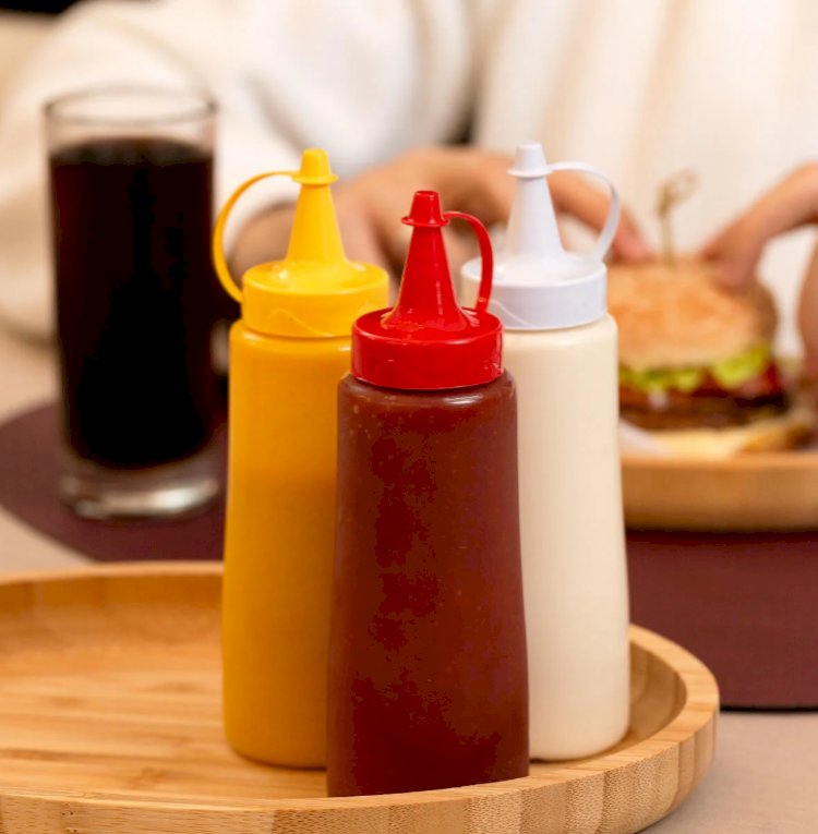 Fim das bisnagas! Adiada para fevereiro de 2027 regra que proíbe recipientes compartilhados de molhos em bares e restaurantes